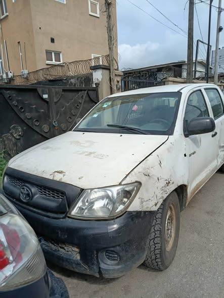 A picture of Registered 2010 Toyota Hilux manual petrol double cabin At 3