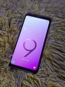 A picture of Samsung s9 plain