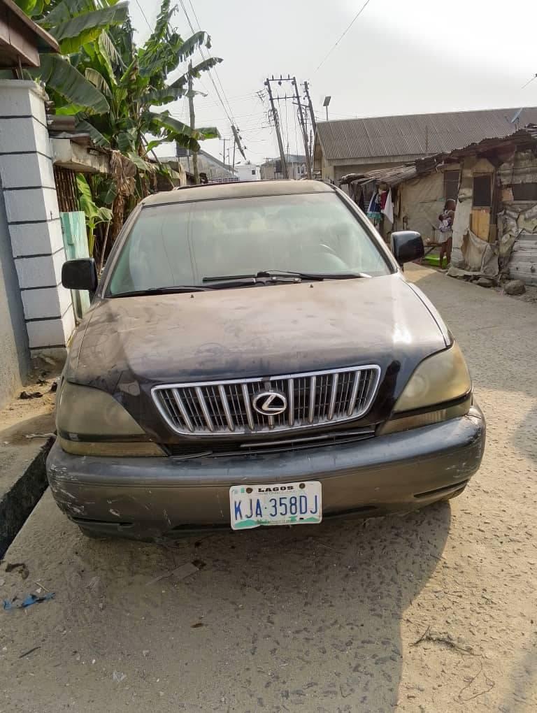 A picture of Dealer market done land 2002 Rx300 Engine and gearbox good