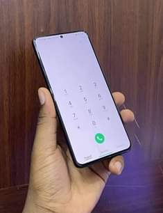 A picture of Galaxy S21