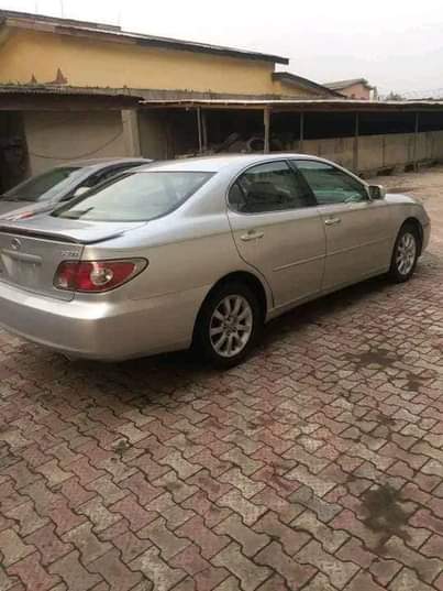 A picture of Lexus ES 300 2004 09061825415