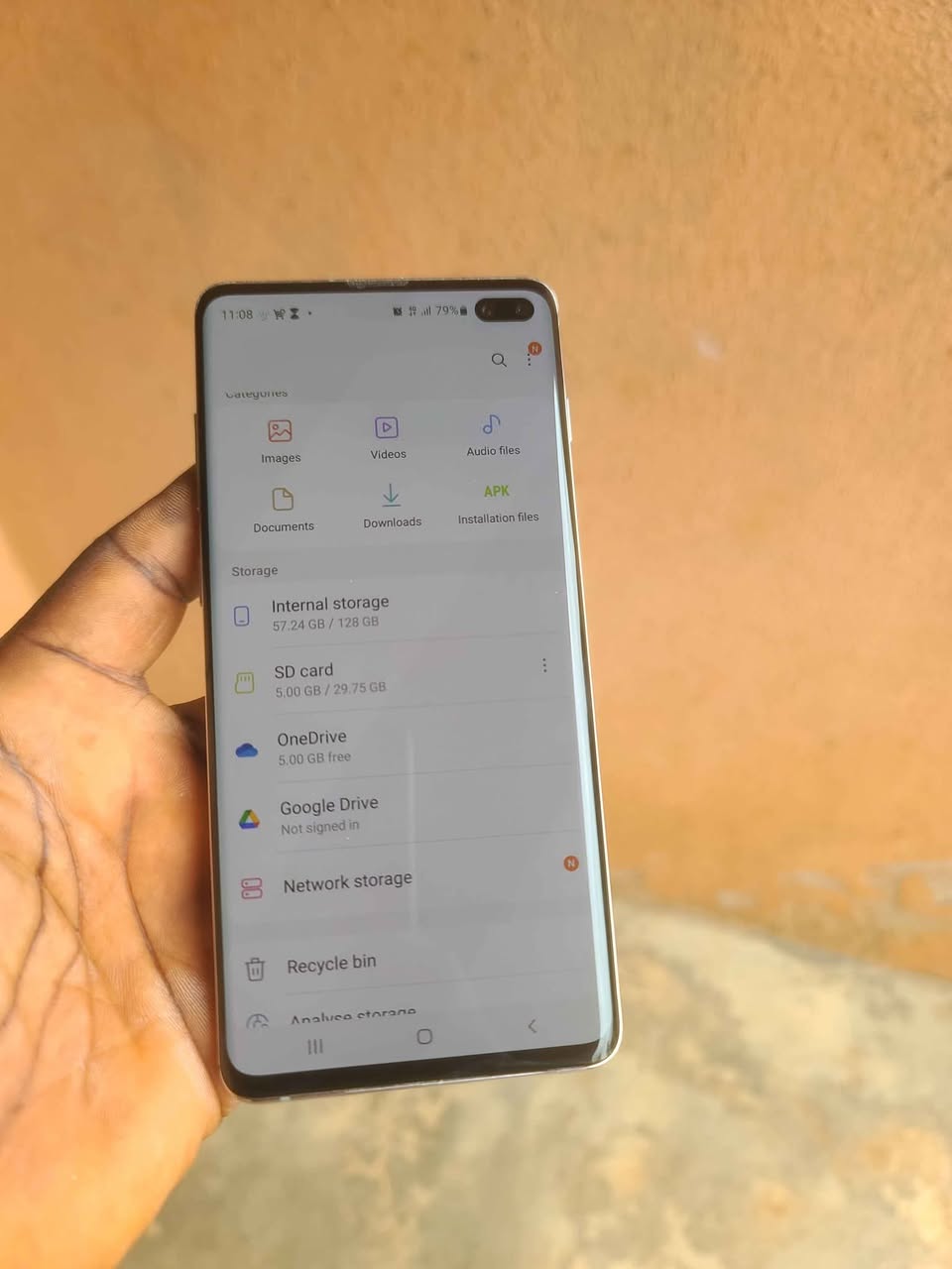 A picture of Samsung galaxy s10plus 08038355961
