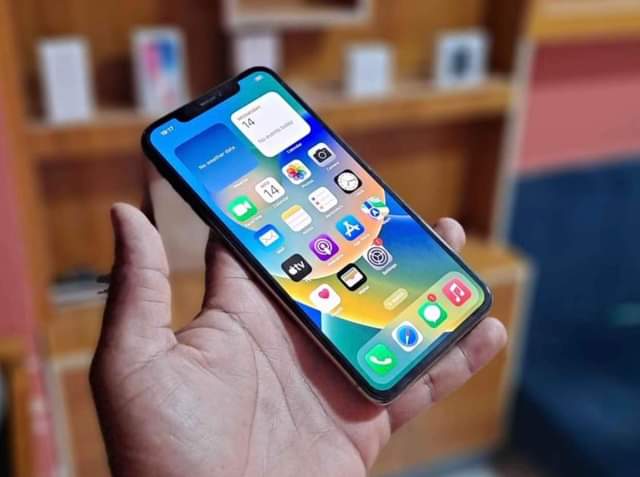 A picture of Iphone Xs max