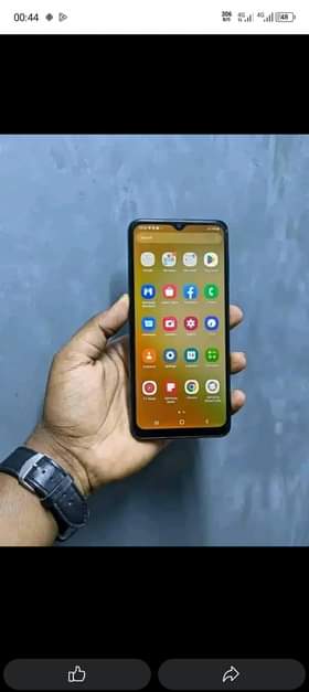 A picture of SAMSUNG GALAXY AO4