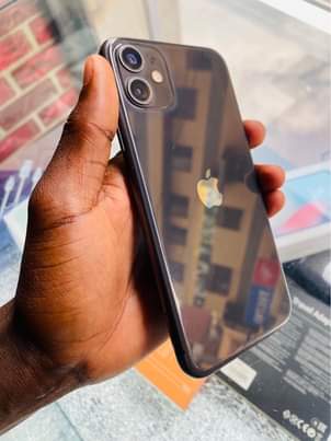 A picture of iPhone 11 64Gb DM BM at 650k