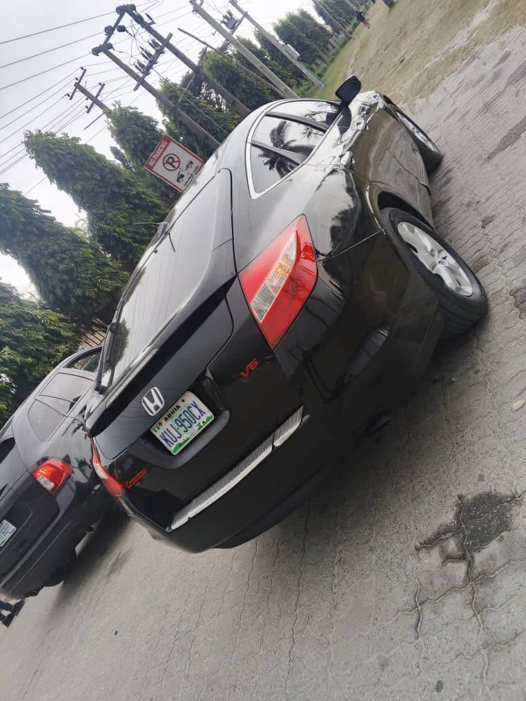 A picture of EXTREMELY CLEAN 2012 CROSSTOUR NOTHING TO FIX 08063490227
