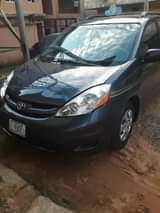 A picture of Toyota sienna 2006 model in good working condition Location Nnewi