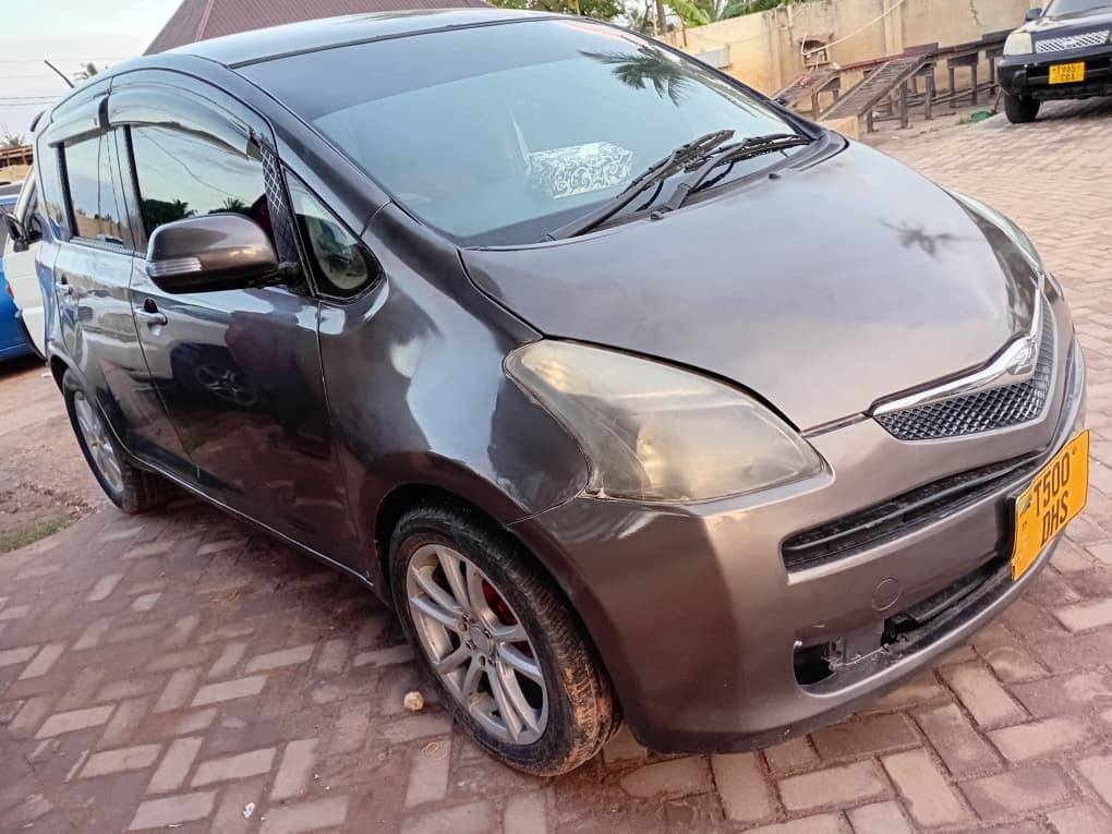 A picture of TOYOTA RACTIS