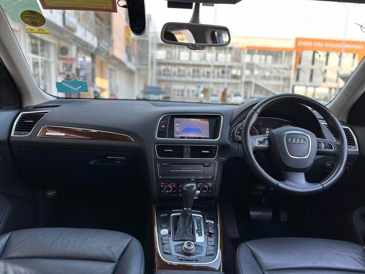 A picture of AUDI Q5 2012