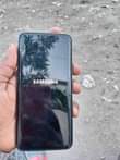 A picture of Samsung Galaxy s9 ipo vzr inakrek mfuniko na mbele kdg