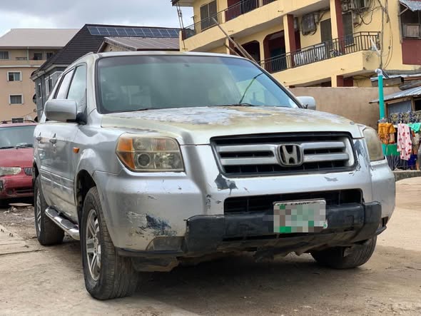 A picture of Honda Pilot 2006 Model