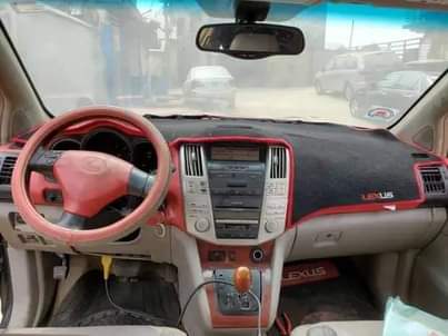 A picture of 2004 LEXUS RX330 BASIC OPTION