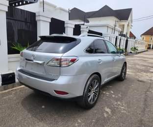 A picture of LEXUS RX350