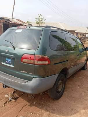 A picture of 2001 Toyota sienna 2001