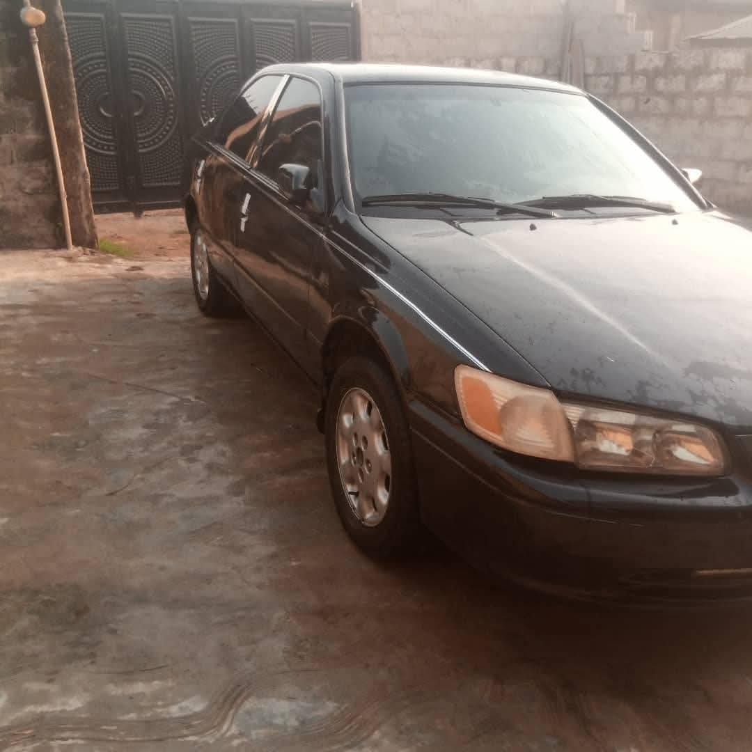 A picture of Toyota Camry 02 model engine and gera Ac working perfectly