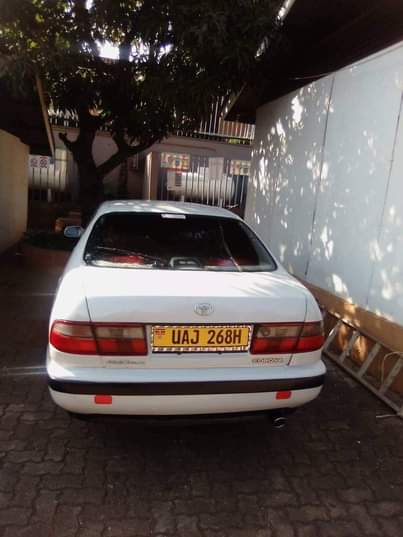 A picture of 1998 Toyota Corona St 190 Pearl white