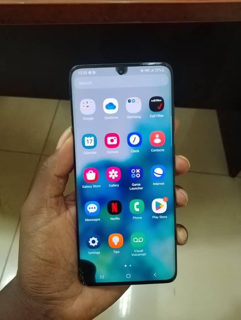 A picture of Samsung galaxy s20plus