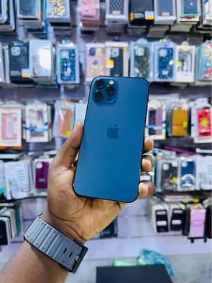 A picture of Iphone 12 Pro Max