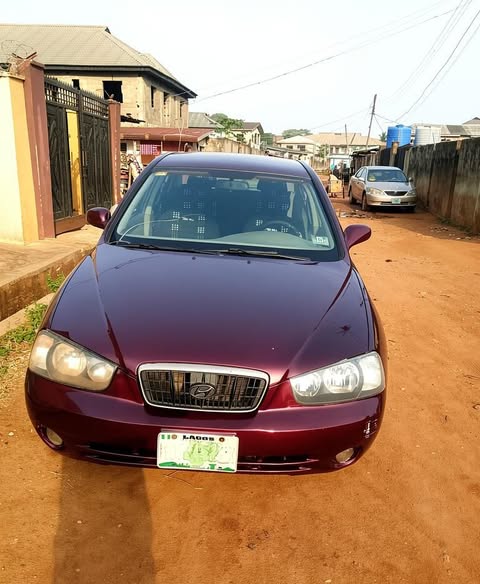 A picture of 04 Hyundai Elantra