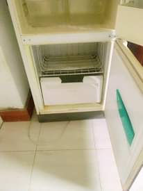 A picture of Fridge linauzwa bei poa sana inapiga kazi freshi hajui fundi