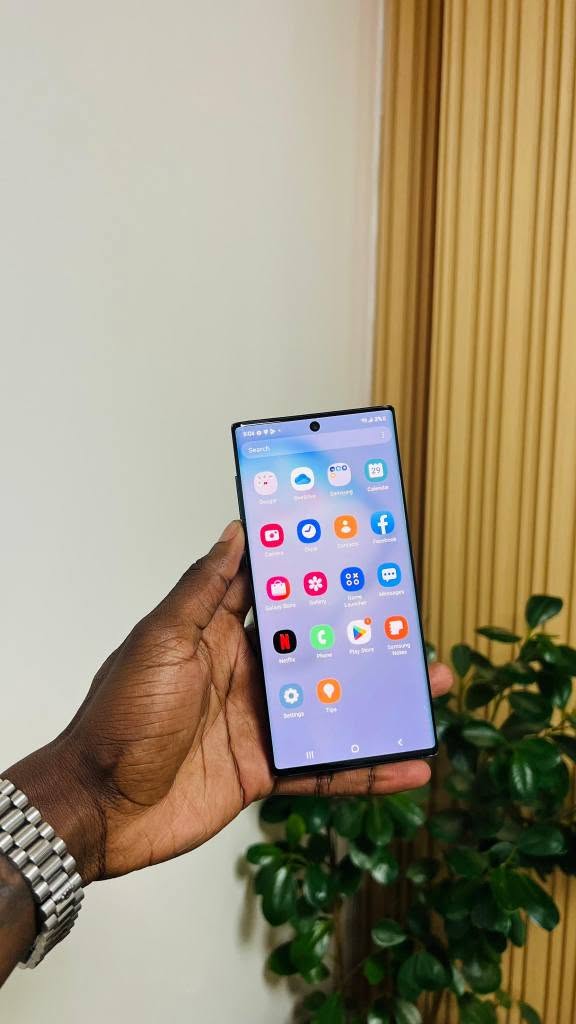 A picture of Samsung note 10 plus at 150k