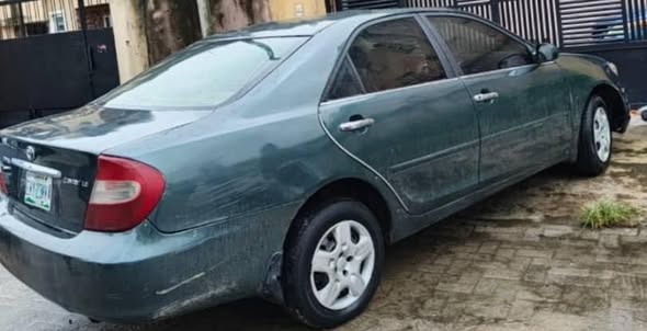 A picture of Toyota Camry 2004 4 plug Painted Engine and Gear are