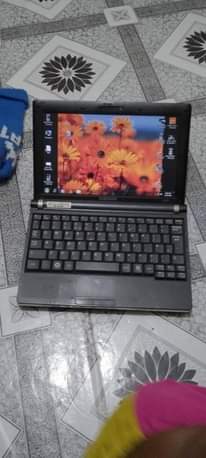 A picture of Mini loptop for sell 200k sumsung