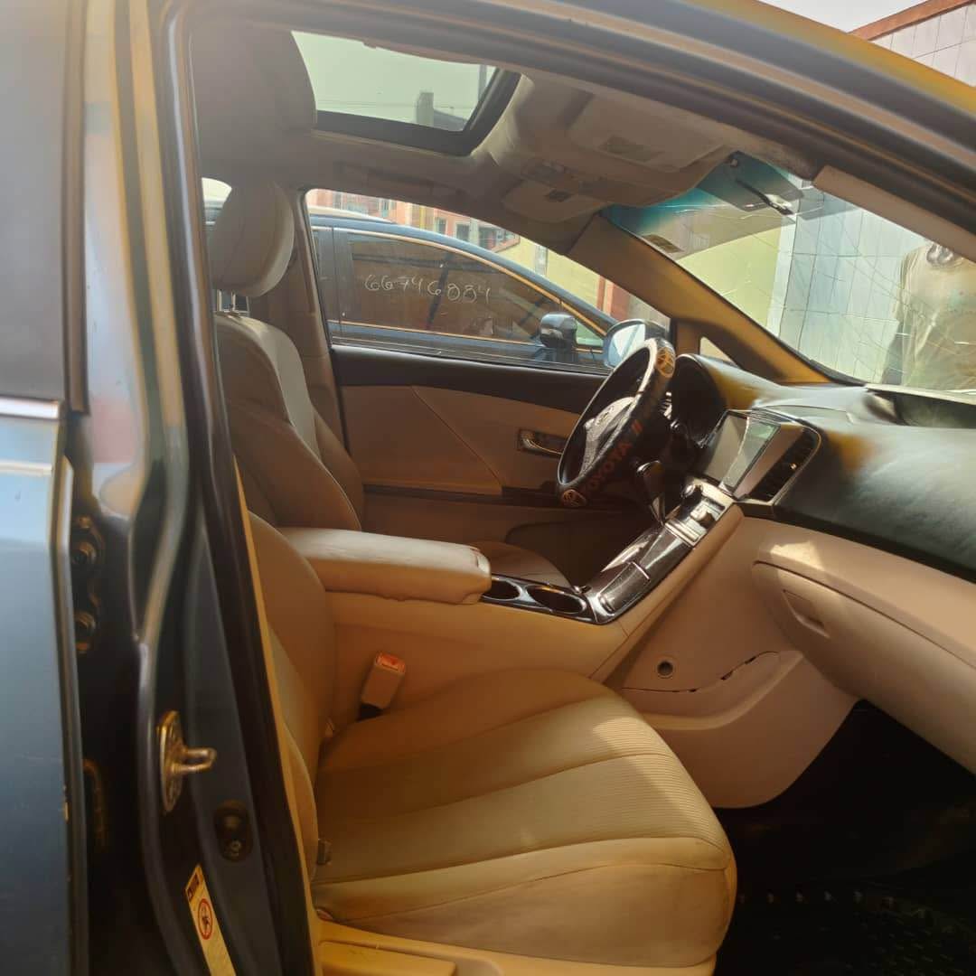 A picture of Tokunbo standard Registered 2012 Toyota Venza 4plug neatly used faultless