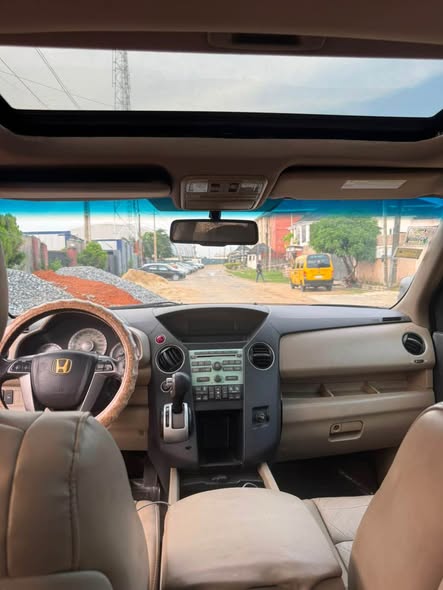 A picture of Honda Pilot 2011
