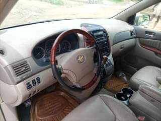 A picture of Toyota sienna
