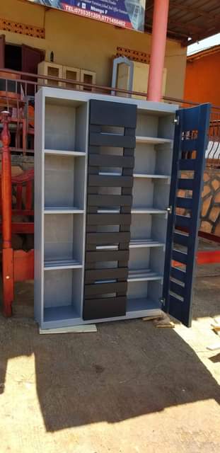 A picture of Bag and shoerack