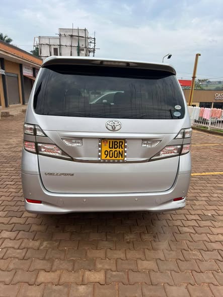 A picture of Toyota alphard velfire 2012 35m money needed