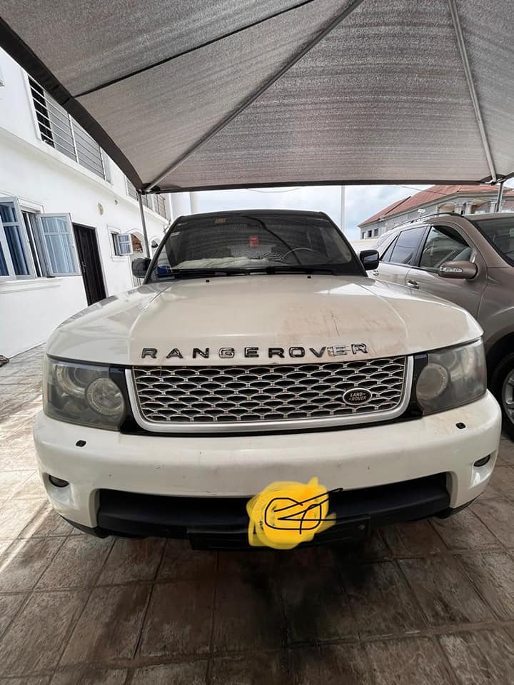 A picture of Range Rover sport 2010 Gear and Ac good Engine is