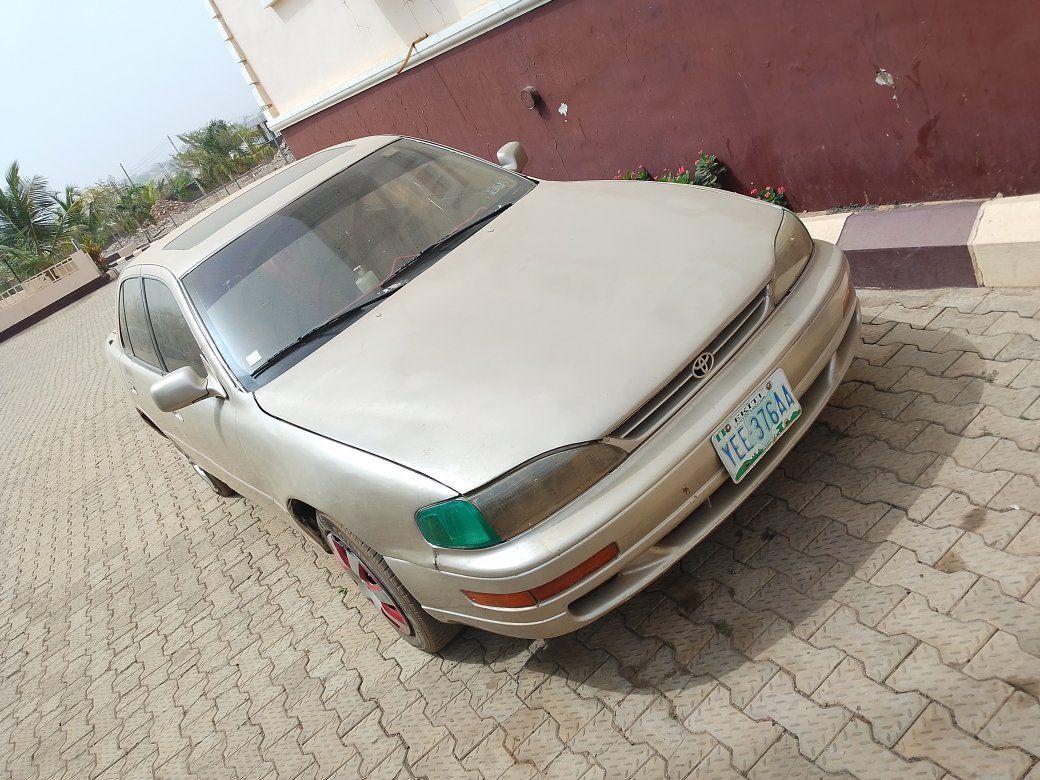 A picture of Toyota Camry orobo