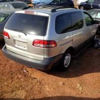 A picture of TOYOTA sienna