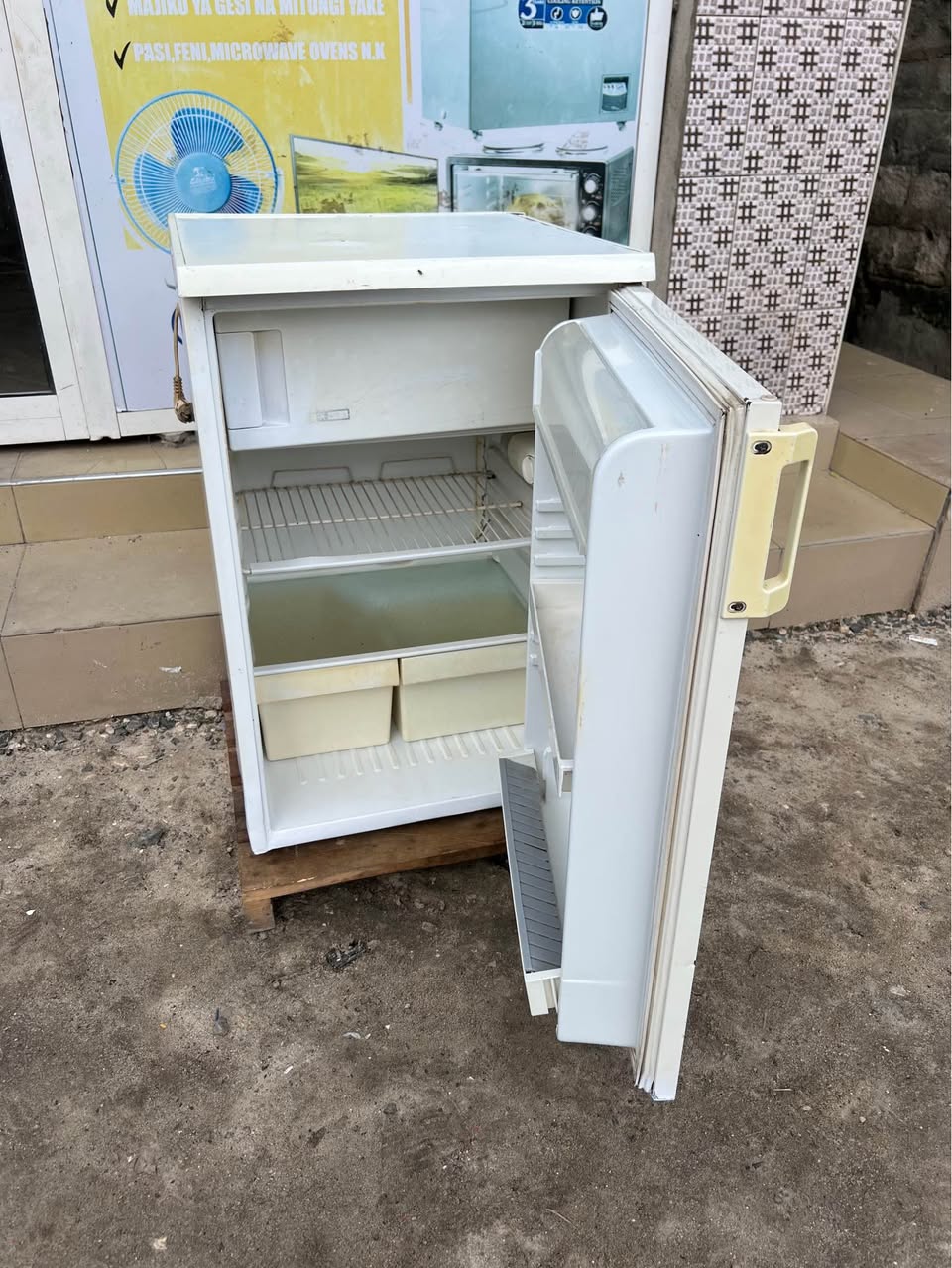 A picture of Samsung fridge Inagandsha Bei 185000