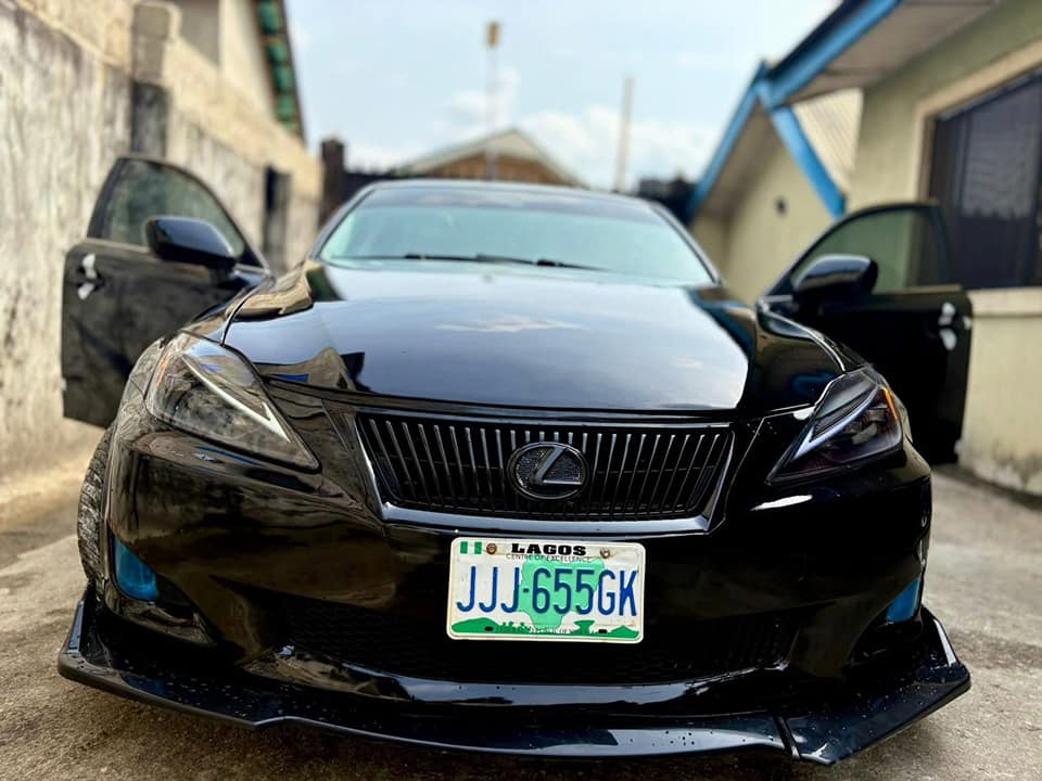 A picture of LEXUS IS250