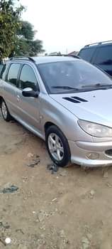 A picture of Extra clean peugeot 206 new modern