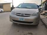 A picture of 2006 Toyota sienna XLE pure first body with clean interior