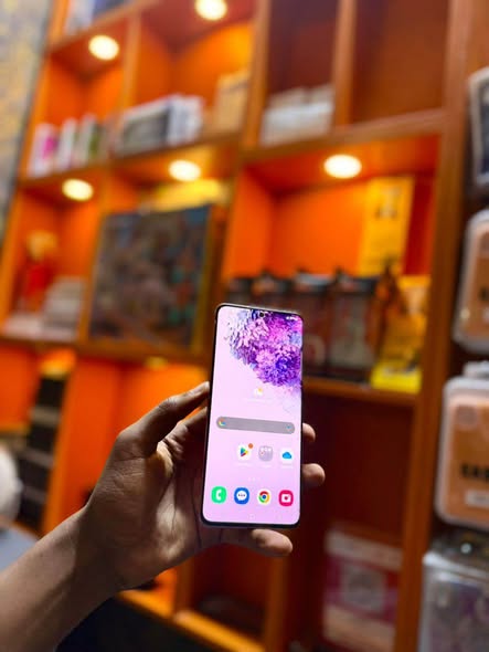 A picture of Samsung S20 Plus