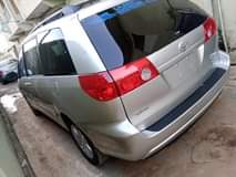 A picture of Toyota sienna