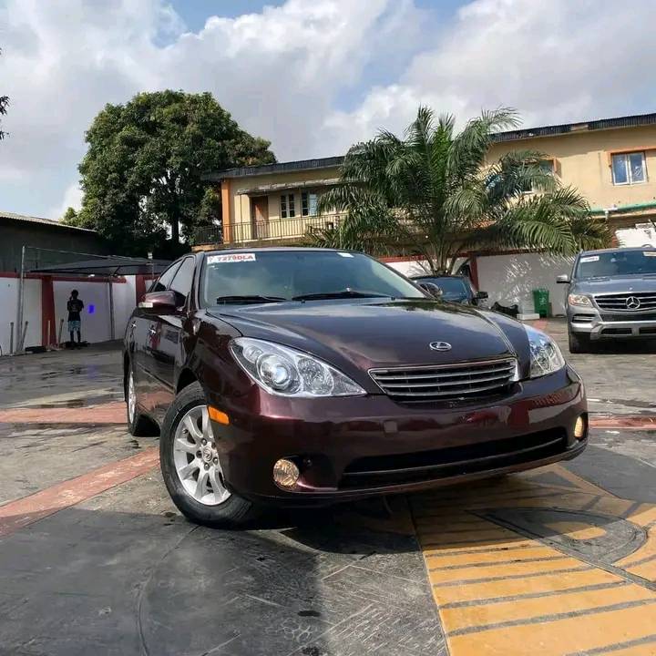 A picture of Lexus Es 330
