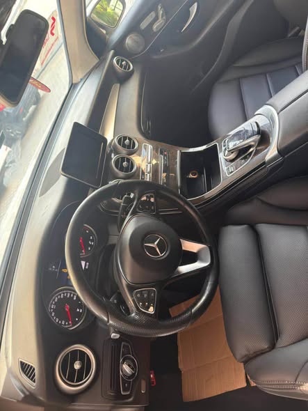 A picture of Mercedes Benz GLC 300