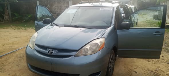 A picture of 2008 Toyota sienna