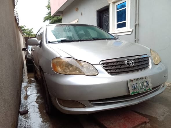 A picture of TOYOTA COROLLA 2005