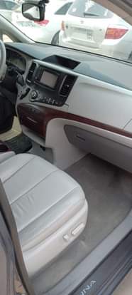 A picture of Tokunbo 2014 Sienna with 2 power doors full option Price