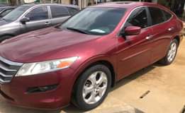 A picture of HONDA CROSSTOUR 2010 VERY CLEAN AND SOUND