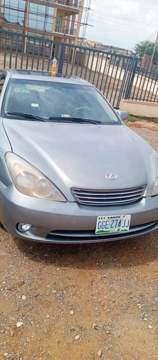A picture of 2004 Lexus Lexus