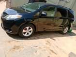 A picture of Toyota sienna 2014 model