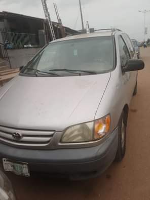 A picture of Dealer s Deal Alert Name TOYOTA Model SIENNA Year 2003
